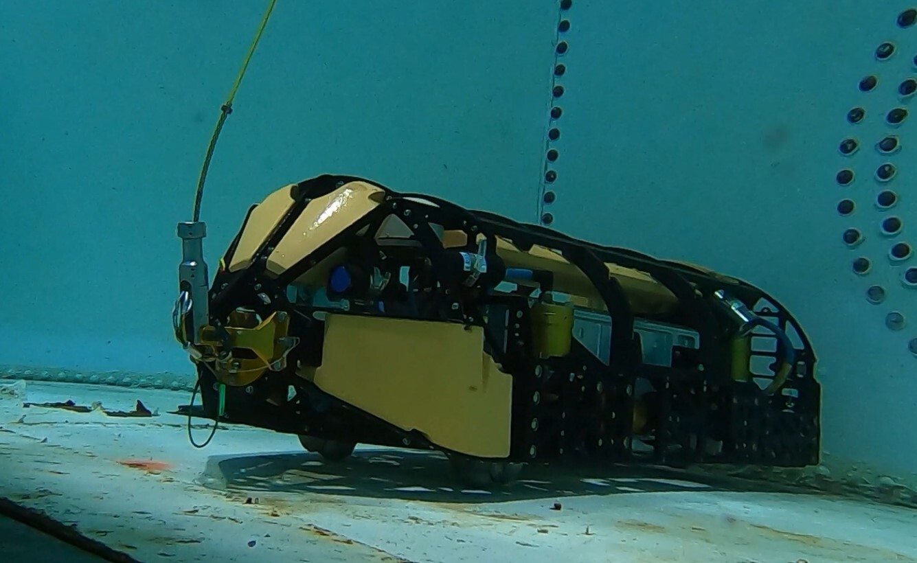Square Robot submersible inspection robot inside a storage tank